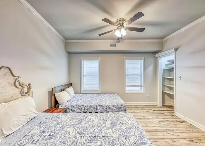 The Salty Fox, Pool, Sleeps 26, Walk To Gulf Shores