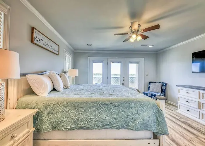 The Salty Fox, Pool, Sleeps 26, Walk To